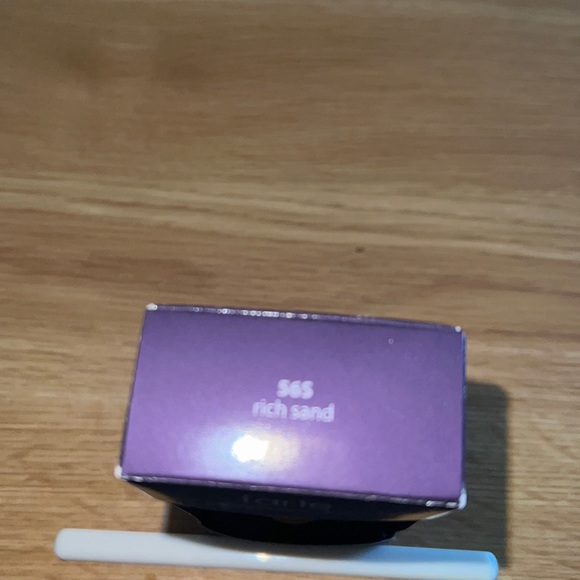 Tarte Amazonian Clay 16 hour full coverage foundation - Picture 2 of 3